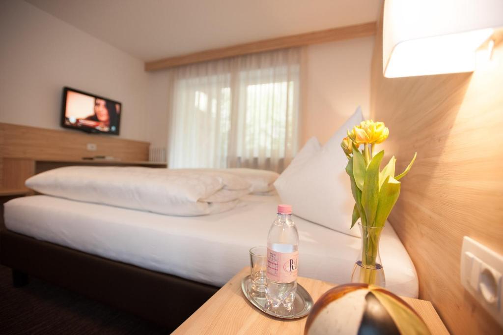 Doppel-/Zweibettzimmer mit Bergblick